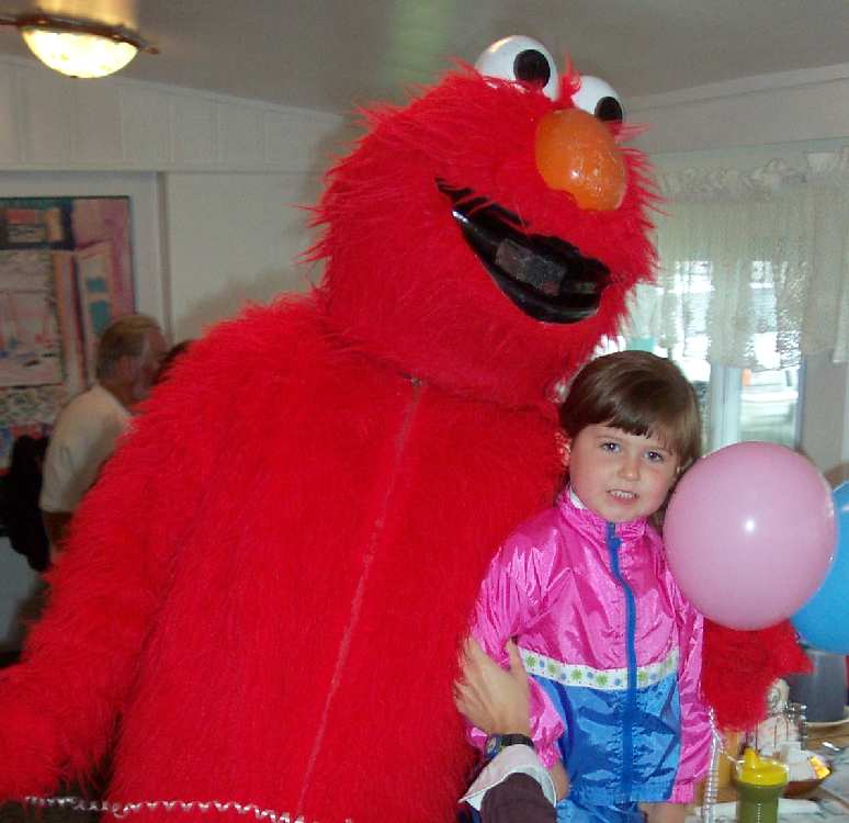 Caroline_Elmo_Sep01.jpg